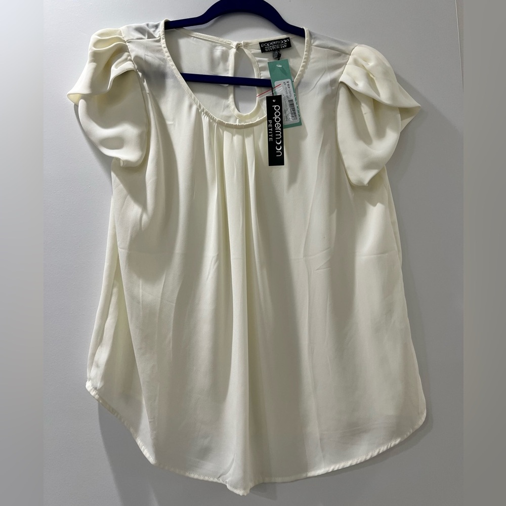 Ships 4 Free! PAPERMOON cream blouse. Cap sleeve. Petite L. NWT